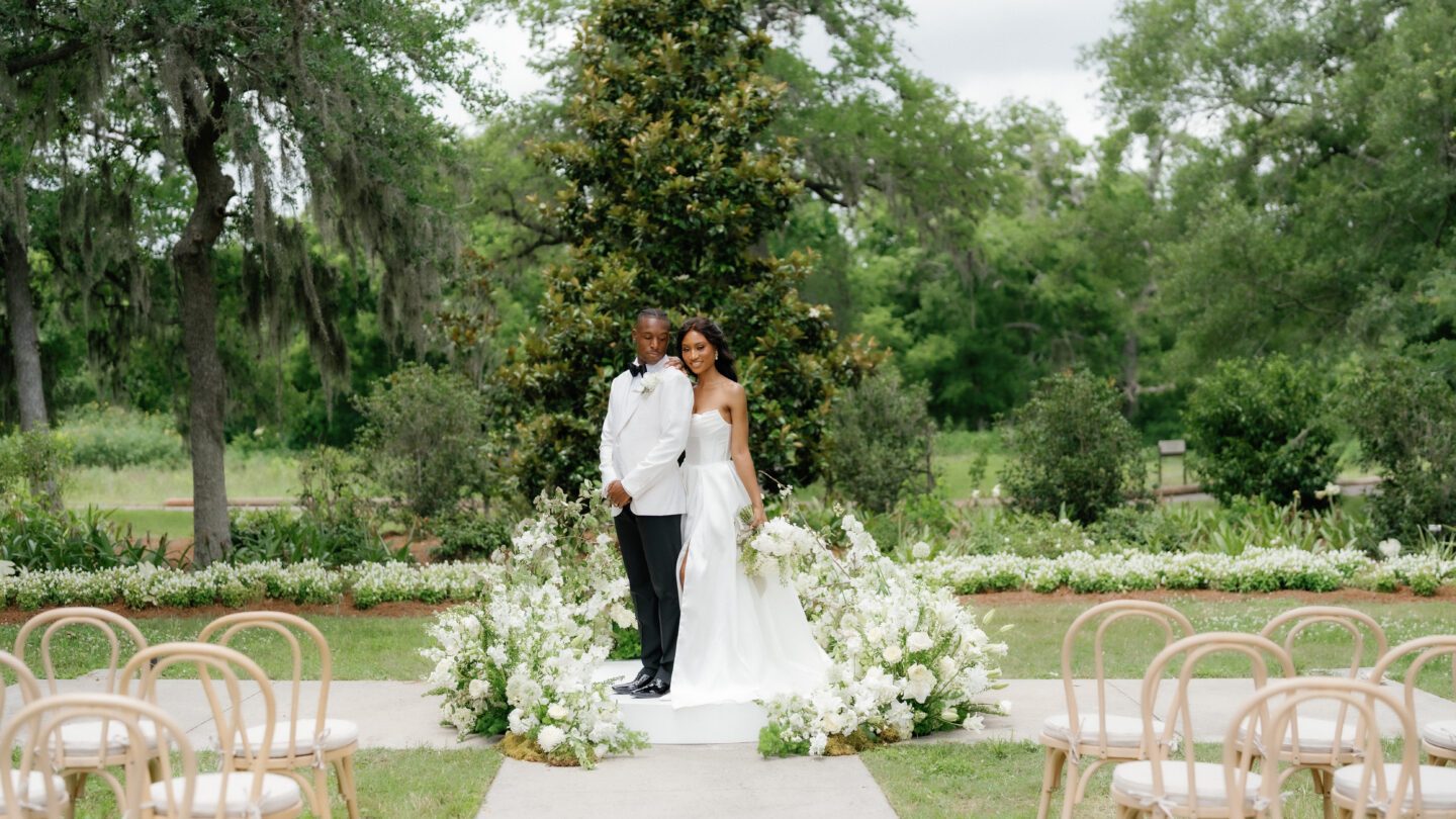 Stunning white floral themed wedding at Houston Botanic Garden i